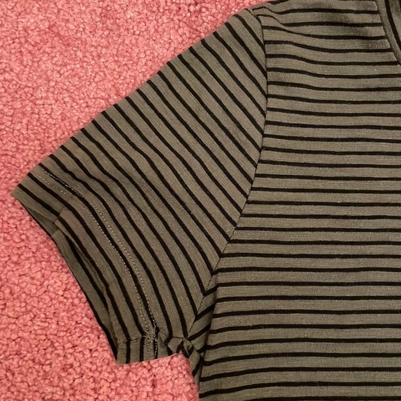 Mossimo t shirt - Picture 3 of 4